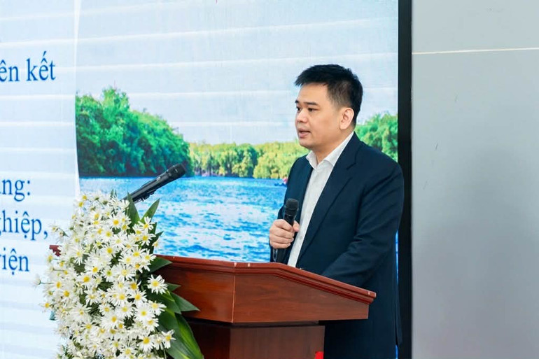 លោកបណ្ឌិត ភី វិញ ទឿង អនុប្រធានវិទ្យាស្ថានសេដ្ឋកិច្ចវៀតណាម និងពិភពលោក បានចែករំលែកទស្សនៈរបស់លោកនៅក្នុងសន្និសីទនេះ។ 1b36bc02-4680-4510-9be3-db4894bb10d6.jpg