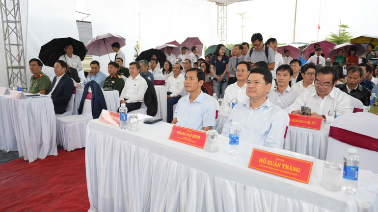 Quang cảnh buổi lễ. img-2203-4024.jpg
