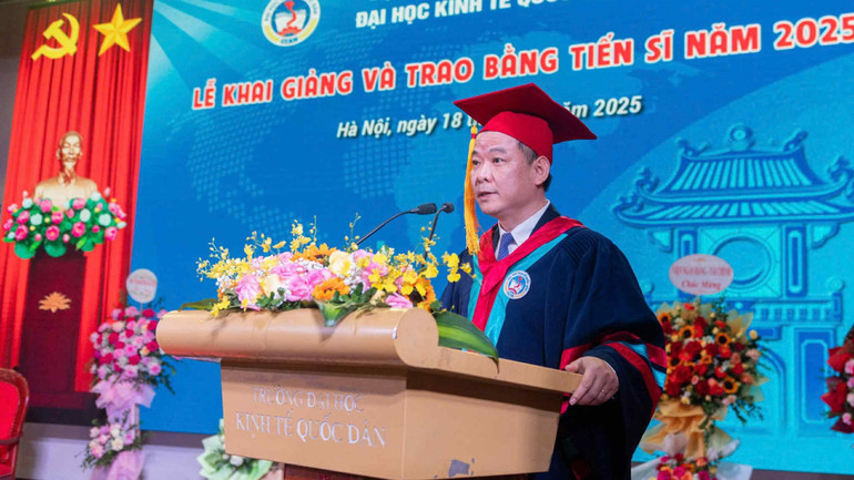 Associate Professor, Dr. Bui Huy Nhuong, Director of National Economics University spoke. c279849a-5442-41b2-a35b-97055bd7cfda-6487.jpg