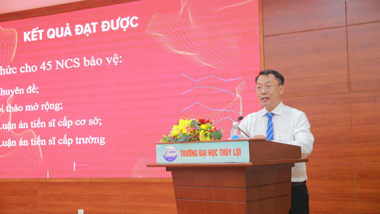 Tiến sĩ Trần Khắc Thạc, Trưởng Phòng Đào tạo Trường đại học Thủy lợi trình bày báo cáo tổng kết năm học 2024-2025. 87184f5f-dc95-496b-9274-3c98827aae28-8511.jpg