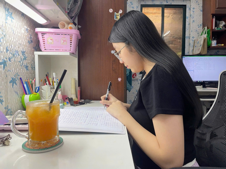 Chế độ dinh dưỡng hợp lý, cân bằng giữa thời gian học tập và nghỉ ngơi sẽ giúp bảo đảm sức khỏe cho học sinh trong mùa thi. (Ảnh: Thúy Quỳnh) z6737375610502-aa73386e67d93469da765f34a4b2ae64.jpg
