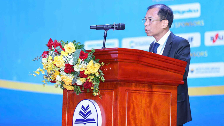 Docent Dr. Nguyen Van Trao, vicerektor vid Hanois nationella utbildningsuniversitet, höll ett välkomsttal. (Foto: THANH TUNG) ed57aebe-a2a8-479d-b689-77de320aff76-8524.jpg