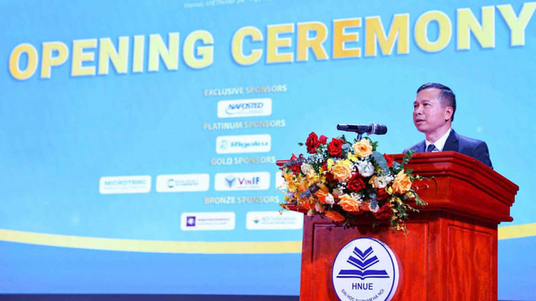 Professor Dang Ngoc Quang, chef för kemiavdelningen vid Hanois nationella utbildningsuniversitet, delade. b530a8e6-365d-4729-b0d5-fbfb8ed779cd-8668.jpg