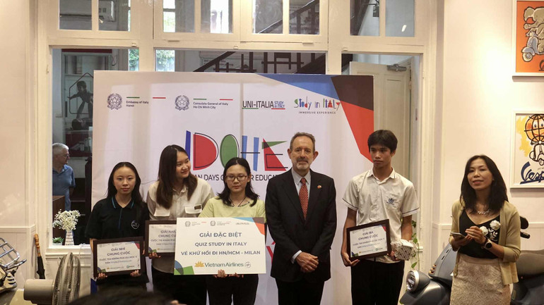 Outstanding students participate in competitions and receive awards. bf8bf5f0-d26e-4f37-a2be-2c6c3246e100.jpg