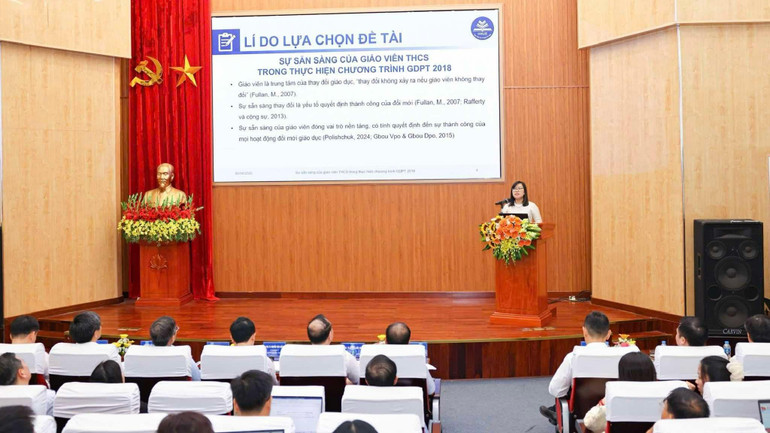Đại diện nhóm nghiên cứu báo cáo tại hội thảo. 002125d3-2410-4c80-ade4-96ebf68d687d.jpg
