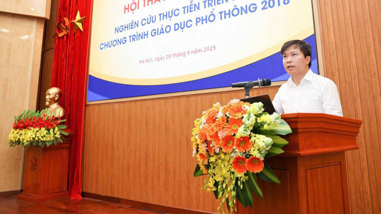 Phó Giáo sư, Tiến sĩ Nguyễn Văn Biên - Giám đốc Trung tâm Nghiên cứu và Phát triển Nghiệp vụ Sư phạm báo cáo tại hội thảo. c1b79272-019d-46b6-84ea-4ea4df491fc3.jpg