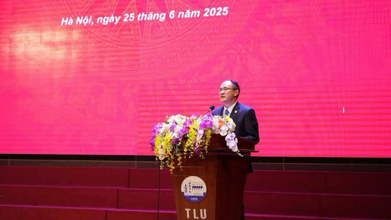 Giáo sư, Tiến sĩ Nguyễn Trung Việt, Hiệu trưởng Trường đại học Thủy Lợi phát biểu tại chương trình. 805603bb-7f74-457e-b776-aaecdd9d2b15-1.jpg