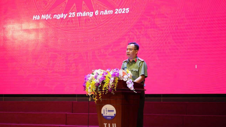 Thượng tá Nguyễn Đức Tuấn, Phó Trưởng Phòng An ninh chính trị nội bộ PA03, Công an thành phố Hà Nội tại Ngày hội toàn dân bảo vệ an ninh Tổ quốc. 8d65cd96-4912-4ea5-a344-16fe829793ce.jpg