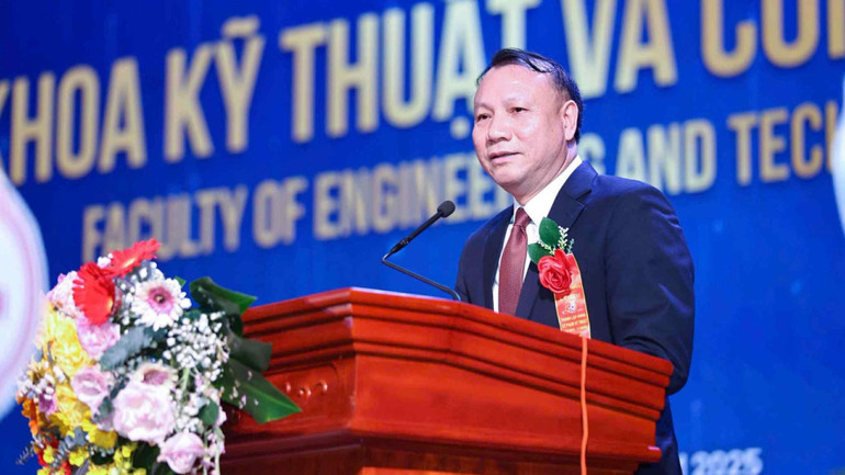 Виступив доцент, доктор Нгуєн Дик Сон, ректор Ханойського національного університету освіти. d219eddd-2300-485d-9481-dda6d180a5b7-5116.jpg