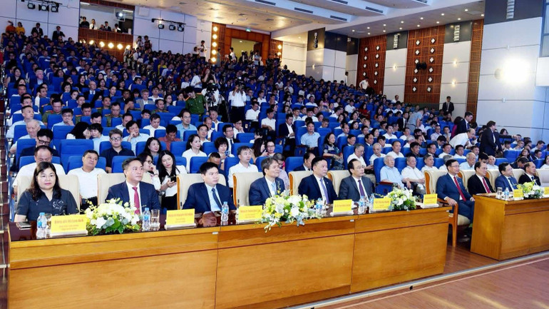 Quang cảnh buổi lễ. 2807e74e-83ec-4e95-a2e3-1a0ef9c1985a-9038.jpg