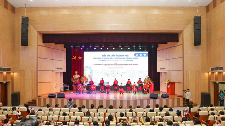 Quang cảnh diễn đàn.