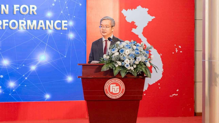 Phó Hiệu trưởng Trường đại học Ngoại thương, Phó Giáo sư, Tiến sĩ Đào Ngọc Tiến phát biểu. 1460a2dd-b3f9-4fa2-9ddd-ef7b27b1c1cc-7769.jpg
