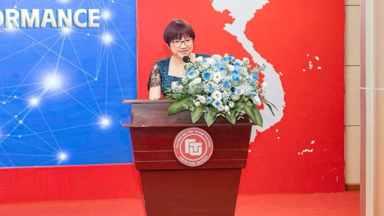 Phó Giáo sư Mai Thái – Giám đốc chương trình Social Business Creation, HEC Montréal, Canada chia sẻ tại hội thảo. 9983c203-68b2-40c3-8df7-149df716cbd9-7385.jpg