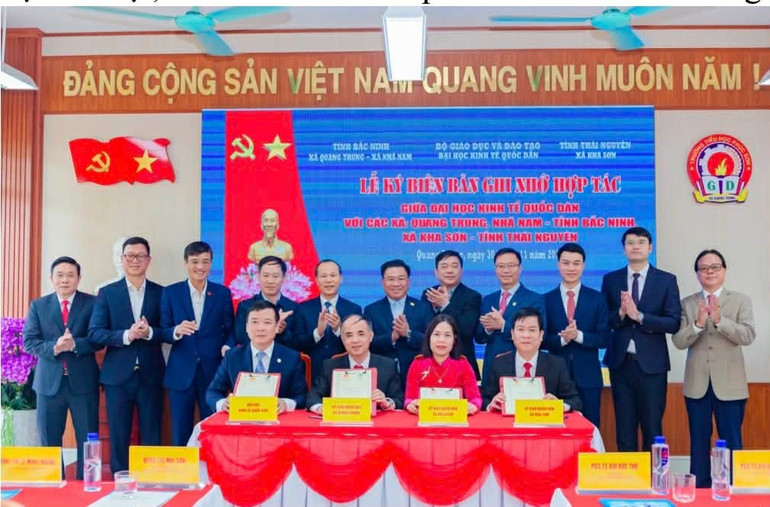 Ondertekeningsceremonie van het memorandum van overeenstemming over samenwerking met drie gemeenten: Quang Trung, Nha Nam (provincie Bac Ninh) en Kha Son (provincie Thai Nguyen). 30b6baa2-950e-4abb-9d8b-83a72e6e89d0.jpg