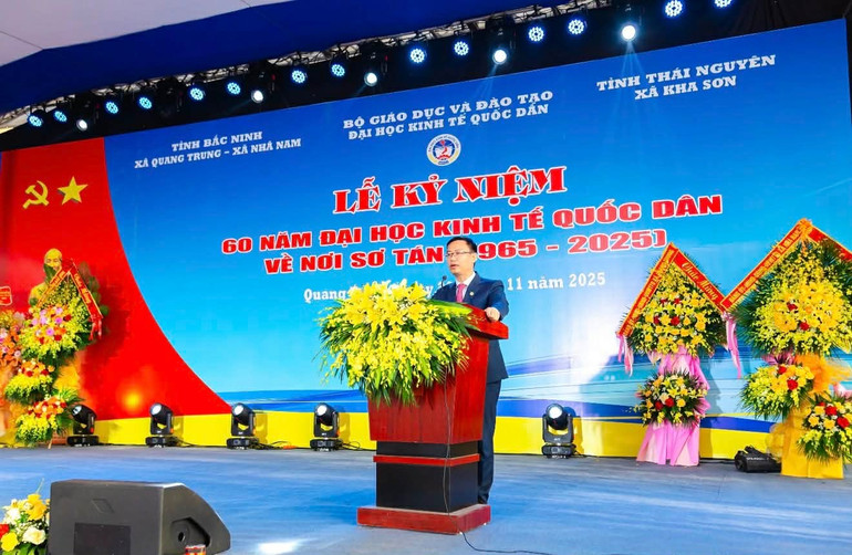 Universitair hoofddocent Dr. Bui Duc Tho, partijsecretaris en voorzitter van de raad van de Nationale Economische Universiteit sprak. 280cf52f-62ae-4a79-9753-a406421bd69f.jpg