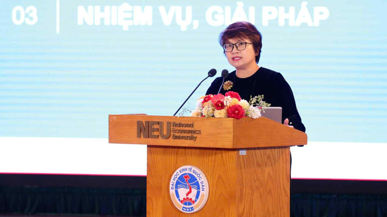 Cục trưởng Hợp tác quốc tế (Bộ Giáo dục và Đào tạo), Nguyễn Thu Thủy trình bày tham luận tại hội nghị. Cục trưởng Hợp tác quốc tế (Bộ Giáo dục và Đào tạo), Nguyễn Thu Thủy trình bày tham luận tại hội nghị.