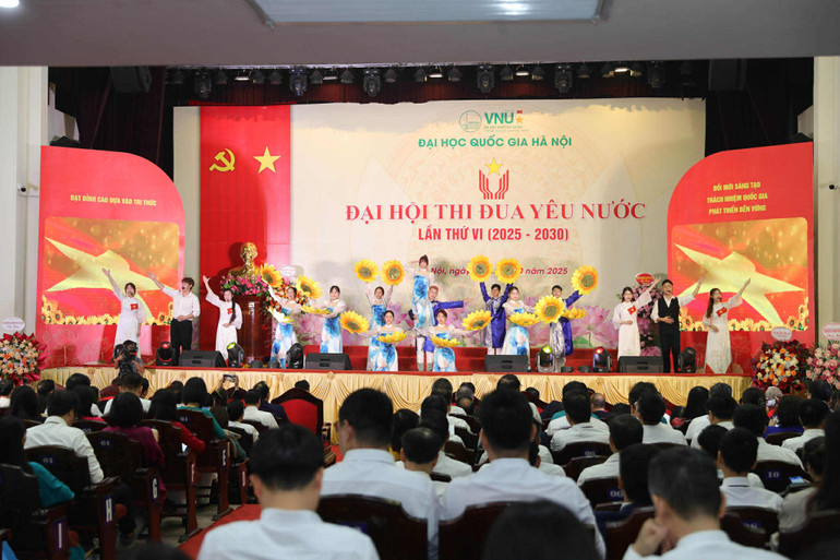 ឈុតឆាកនៃសមាជត្រាប់តាមស្នេហាជាតិ។ 2d4758e7-b478-4a29-9029-a0c122cc67ff.jpg