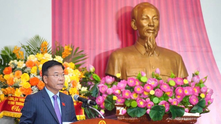 Phó Thủ tướng Lê Thành Long chúc mừng, biểu dương những nỗ lực, thành tích Đảng bộ Bộ Giáo dục và Đào tạo và toàn ngành giáo dục đã đạt được trong nhiệm kỳ 2020-2025. cea0b0b5-b266-4025-ba56-8178452dfd13.jpg