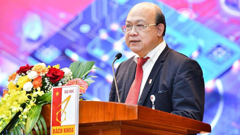 សាស្ត្រាចារ្យរង លោកបណ្ឌិត Huynh Quyet Thang នាយកសាកលវិទ្យាល័យវិទ្យាសាស្ត្រ និងបច្ចេកវិទ្យាហាណូយ ថ្លែង។ 31d25d55-6cc3-45a1-80e8-aa395277421e-9436.jpg