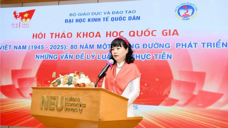 Trưởng khoa Lý luận chính trị, Trường Kinh tế và Quản lý công, Đại học Kinh tế quốc dân, Tiến sĩ Nguyễn Thị Hoàn phát biểu. 78b4b2cb-e18f-4851-be4d-20be58574b53.jpg