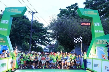 Không khí đầy hứng khởi tại Giải chạy Đắk Nông Marathon 2025.