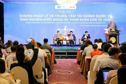Quang cảnh hội thảo “Khung pháp lý về Trung tâm Tài chính quốc tế: Kinh nghiệm nước ngoài và tham khảo cho Thành phố Hồ Chí Minh”. (Ảnh: PLVN)