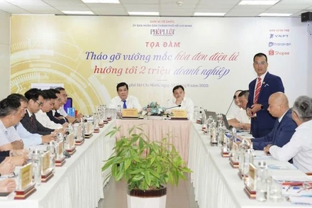 Quang cảnh Tọa đàm “Tháo gỡ vướng mắc hóa đơn điện tử, hướng tới 2 triệu doanh nghiệp”.