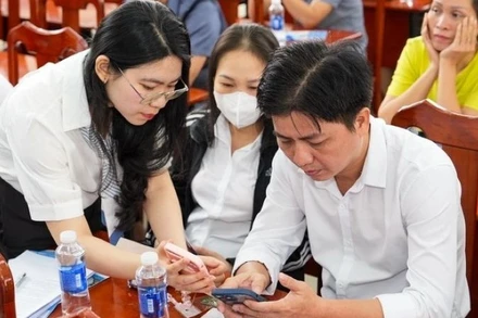 Nhiều hộ kinh doanh, doanh nghiệp được hỗ trợ kỹ năng chuyển đổi số, chuyển đổi thuế.