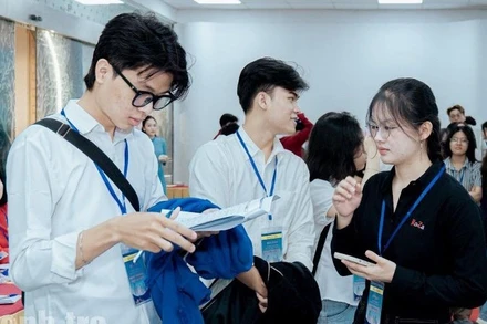 Nhiều bạn trẻ tìm hiểu thông tin về giải pháp tài chính mua căn hộ tại Thành phố Hồ Chí Minh.