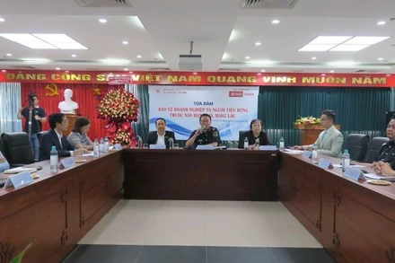 Quang cảnh Tọa đàm “Bảo vệ doanh nghiệp và người tiêu dùng trước nạn hàng giả, hàng lậu”.