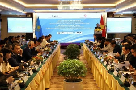 Quang cảnh Bàn tròn Doanh nghiệp Thành phố Hồ Chí Minh và Astana chiều 15/7.