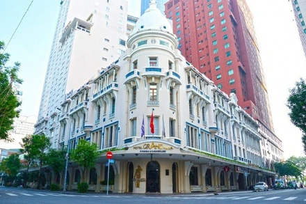 Hotel Grand Saigon toạ lạc trên đường Đồng Khởi, phường Sài Gòn trung tâm Thành phố Hồ Chí Minh..