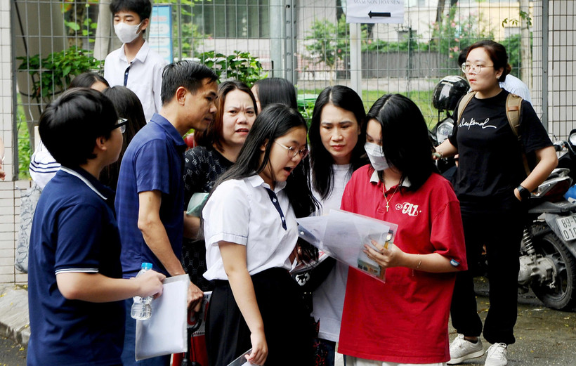 Kỳ thi vào lớp 10 luôn tạo áp lực cho cả học sinh và phụ huynh. Ảnh: NAM NGUYỄN