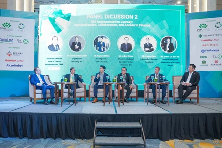 Các diễn giả thảo luận tại phiên thứ 2 với chủ đề: “Giải pháp huy động Tài chính xanh và Thực thi ESG trong thực tiễn”.