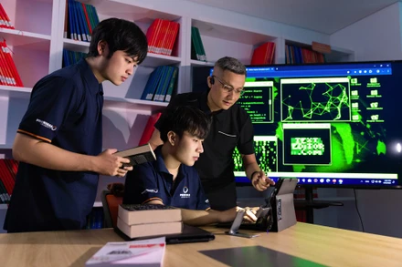 Hướng dẫn sinh viên Đại học Phenikaa "thực chiến" chống lại các cuộc tấn công trên không gian mạng. Ảnh: Ngọc Thơm