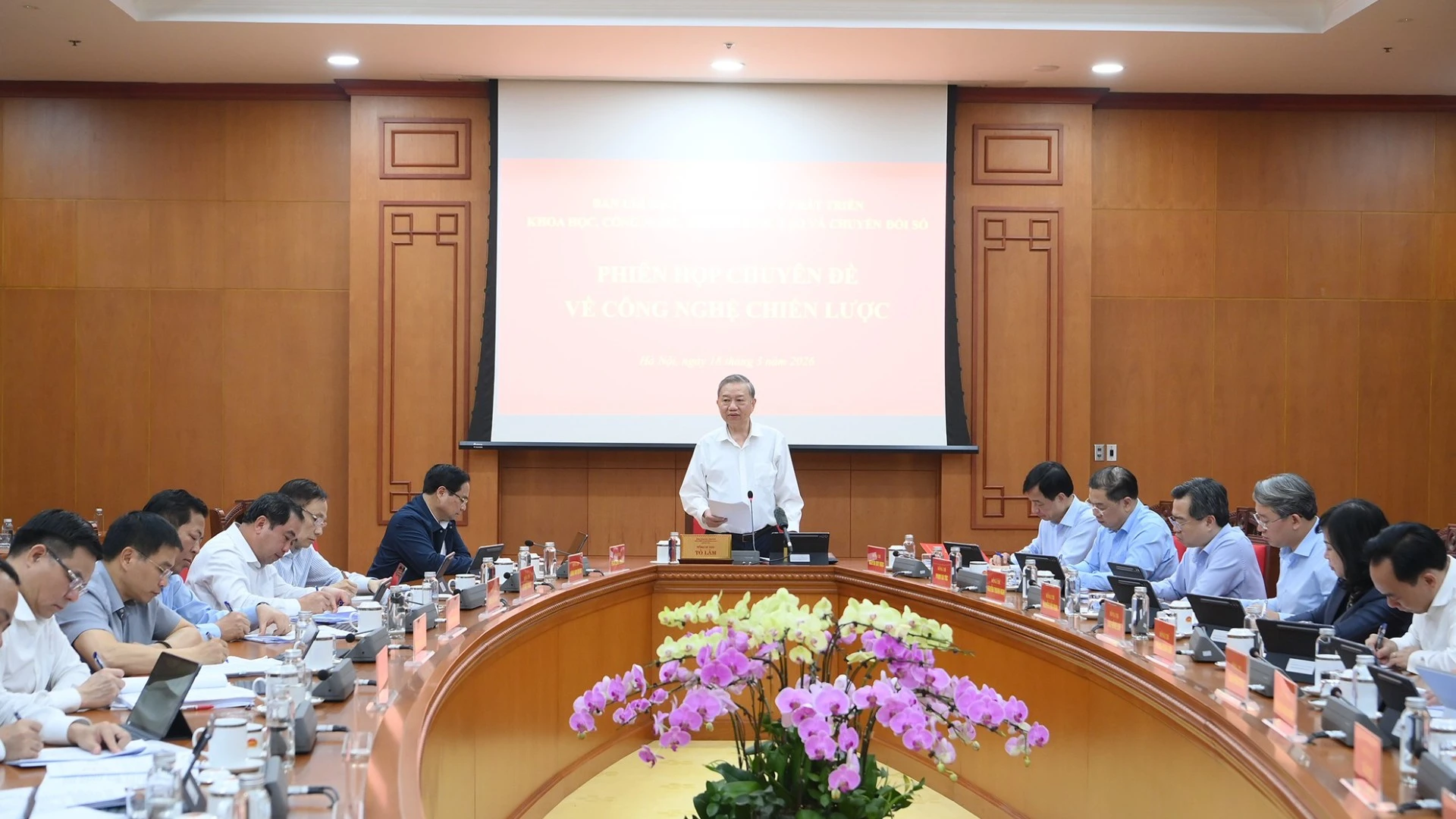 Tổng Bí thư Tô Lâm chủ trì phiên họp chuyên đề về công nghệ chiến lược
