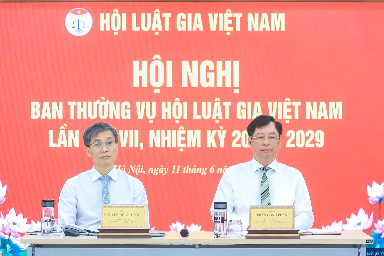 hoi-nghi-1.jpg