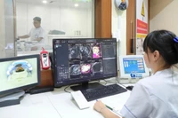 Hệ thống MRI thế hệ mới từ Đức cho hình ảnh rõ từng lớp cơ tim, buồng tim và mạch máu, giúp phát hiện chính xác hơn các bất thường như cơ tim phì đại hay huyết khối trong tim, hỗ trợ bác sĩ chẩn đoán và theo dõi điều trị hiệu quả.