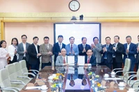 Trung tâm Thông tin Y tế quốc gia và Hội hành nghề Y tư nhân Việt Nam ký kết hợp tác dưới sự chứng kiến của lãnh đạo Bộ Y tế. 