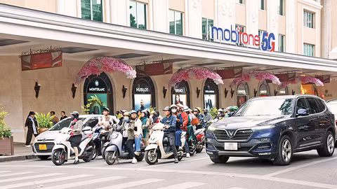 Nghị định số 168 đã tác động sâu sắc đến nhận thức, nâng cao đáng kể ý thức của người tham gia giao thông. Ảnh | KHÁNH AN 