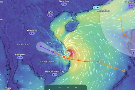 Hướng di chuyển của bão số 13 (Kalmaegi) lúc 22 giờ ngày 6/11/2025. (Nguồn: Zoom Earth)