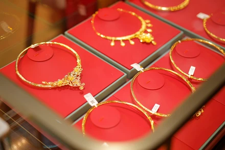 Giá vàng ngày 6/3: Tiếp đà giảm theo chiều giá thế giới