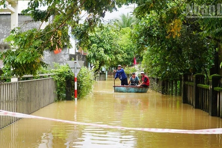 Mưa lớn khiến nhiều khu vực tại thành phố Đà Nẵng ngập nặng. (Ảnh: THANH TÂM)