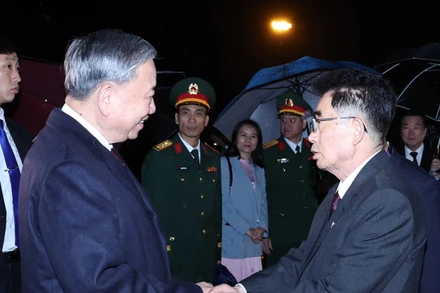 Các lãnh đạo Triều Tiên tiễn Tổng Bí thư Tô Lâm tại Sân bay quốc tế Bình Nhưỡng. (Ảnh: TTXVN)