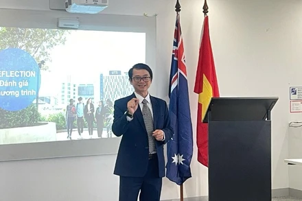 Giáo sư Nguyễn Ngọc Điệp, Giám đốc Trung tâm Công nghệ chiến lược Australia-Việt Nam, Giám đốc phụ trách các chương trình quốc tế của Trường Đại học Công nghệ Sydney (UTS).