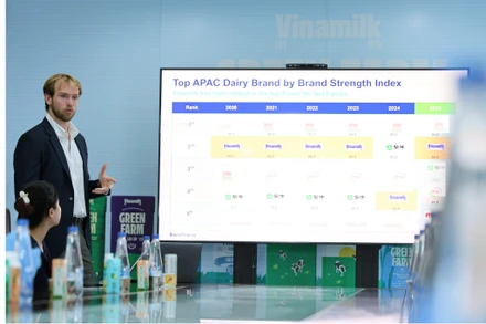 Ông Alex Haigh, Giám đốc điều hành Brand Finance khu vực châu Á-Thái Bình Dương chia sẻ về báo cáo giá trị thương hiệu năm 2025. (Ảnh: Nguyễn Hoàng)