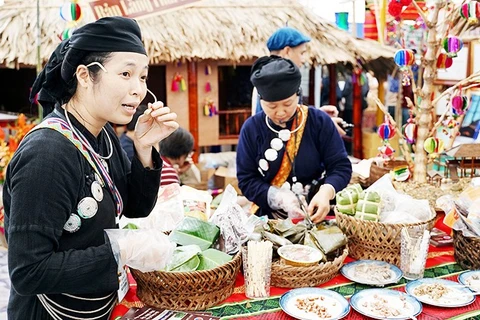 Nhiều Hợp tác xã nông nghiệp livestream giới thiệu sản phẩm tới người tiêu dùng. Ảnh: NGUYỆT ANH