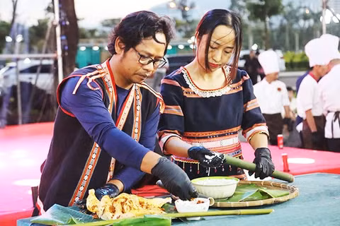 Trình diễn, chế biến ẩm thực tại Tuần lễ du lịch quốc gia năm 2026 ở Gia Lai. 