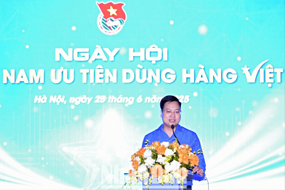 Đồng chí Trần Quang Hưng thông tin về Ngày hội. miu-1740-5023.jpg