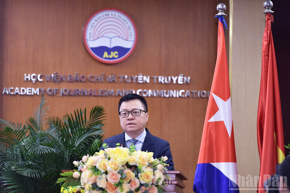 Đồng chí Lê Quốc Minh gợi mở những hướng đi mới trong công tác phối hợp giữa Hội Nhà báo Việt Nam và Hội Nhà báo Cuba. ndo_br_miu-1055.jpg
